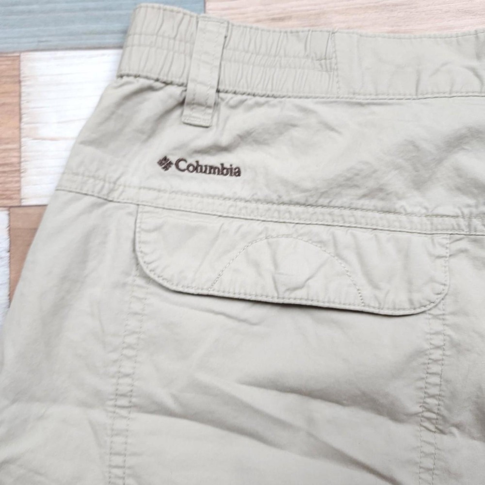 Columbia Women's Khaki Cargo Hiking Shorts - Size Medium - Picture 5 of 5